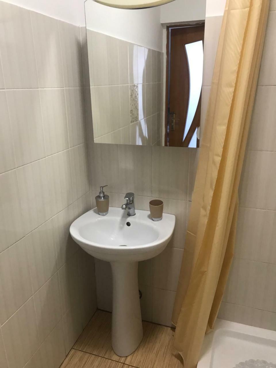 Apartment in the city centre Mukacheve Ngoại thất bức ảnh